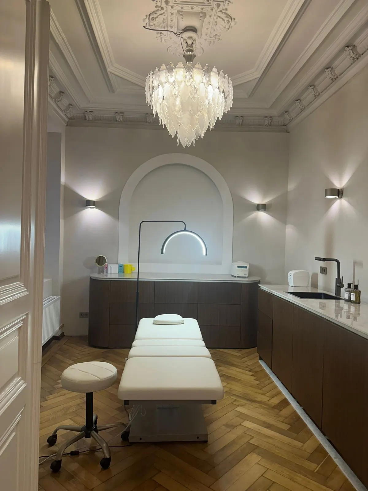 Altbau-Interieur der Praxis DocEsthetics in Köln